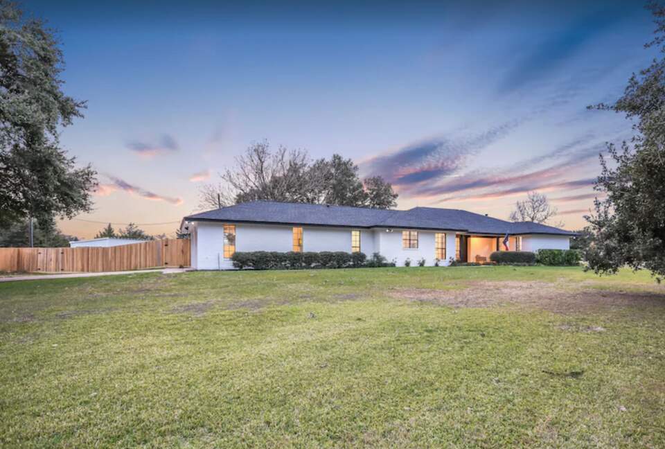 Newly remodeled Texas ranch on land