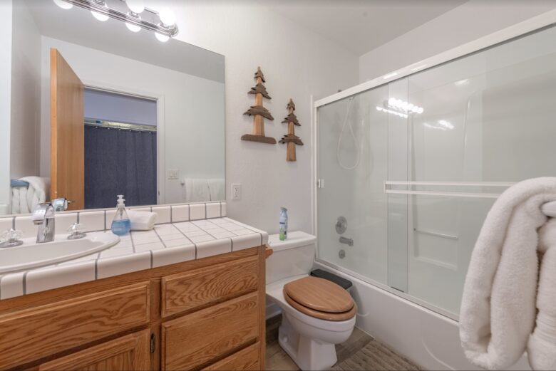 Home Exchange in Tahoma, CA, guest bathroom with shower tub combo