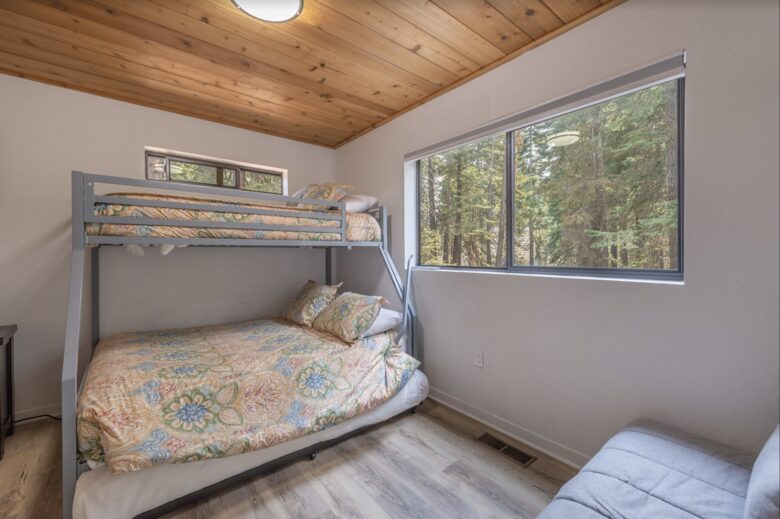 Home Exchange in Tahoma, CA, guest bedroom bunk room with trundle