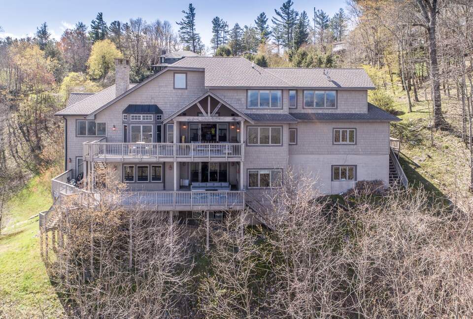 Home Exchange in Blowing Rock, NC, with 8 bedrooms and 8 baths