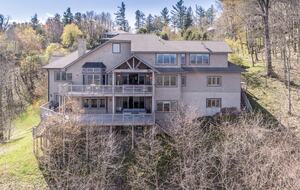 Home Exchange in Blowing Rock, NC, with 8 bedrooms and 8 baths