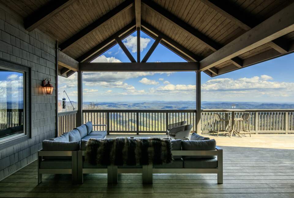 Home Exchange in Blowing Rock, NC, large balconies with comfy seating