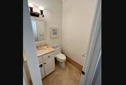 Home Exchange in Virginia Beach, VA guest bathroom