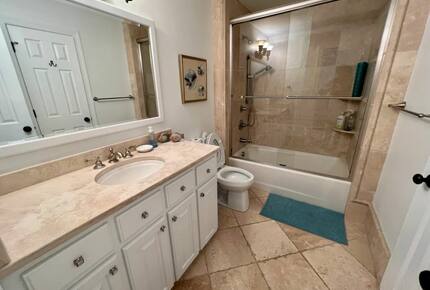 Home Exchange in Virginia Beach, VA guest bathroom with tub
