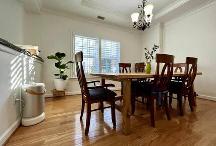 Home Exchange in Virginia Beach, VA dining room