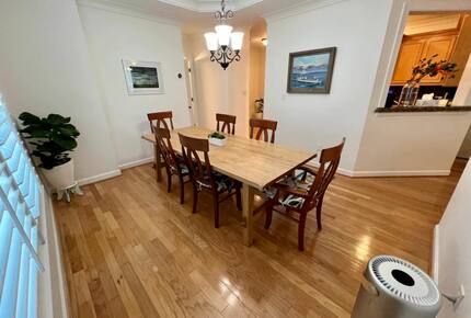 Home Exchange in Virginia Beach, VA dining room with large table