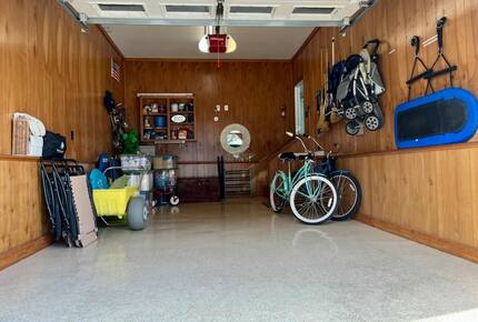 Home Exchange in Virginia Beach, VA garage with amenities
