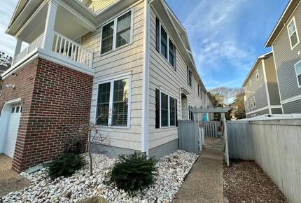 Home Exchange in Virginia Beach, VA side walk up into home