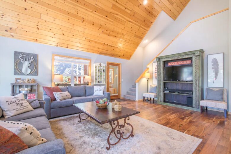 Home Exchange in Truckee, CA, large and cozy family room with big tv