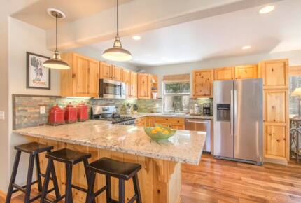 Home Exchange in Truckee, CA, stainless steel appliances