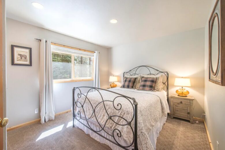 Home Exchange in Truckee, CA, guest bedroom 1 with queen bed
