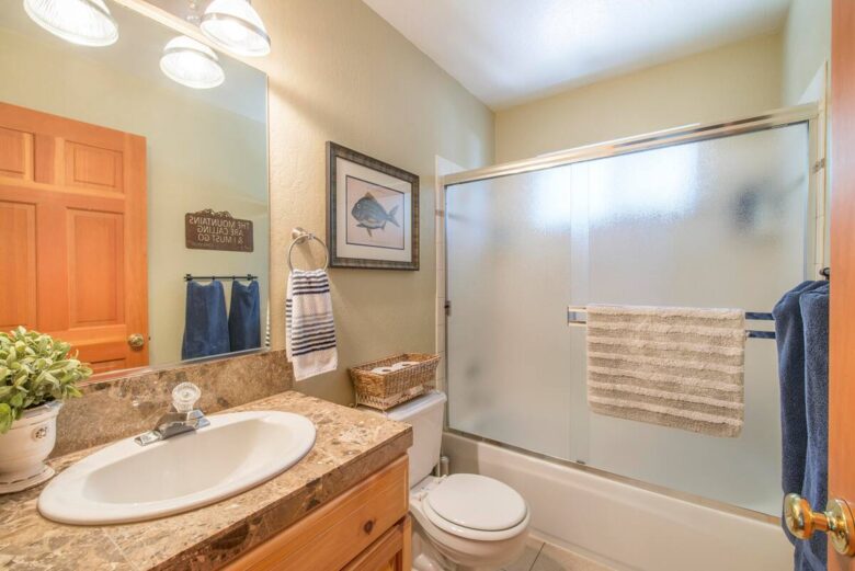 Home Exchange in Truckee, CA, full guest bathroom