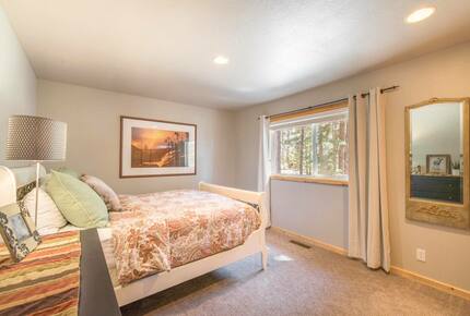 Home Exchange in Truckee, CA, guest bedroom 2 with queen bed