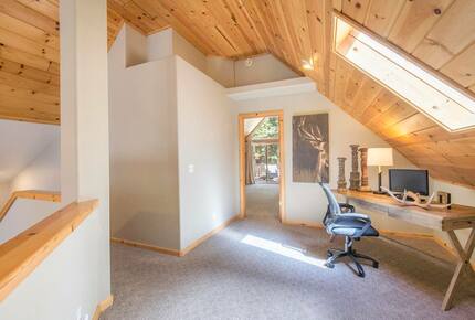 Home Exchange in Truckee, CA, office space on top level