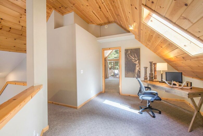 Home Exchange in Truckee, CA, office space on top level
