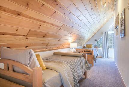 Home Exchange in Truckee, CA, bunk dormer with two twin beds
