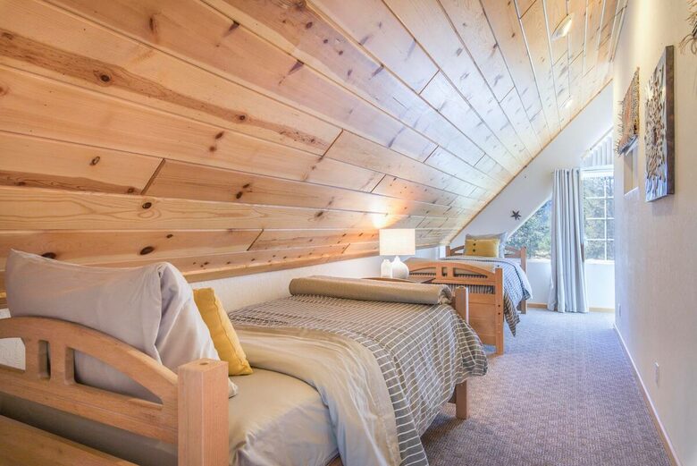 Home Exchange in Truckee, CA, bunk dormer with two twin beds