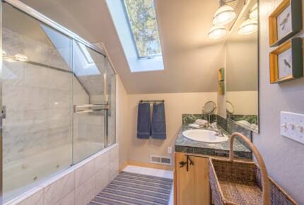 Home Exchange in Truckee, CA, second master bath
