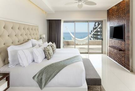 Home exchange in Los Cabos at Garza Blanca Resort, master bedroom