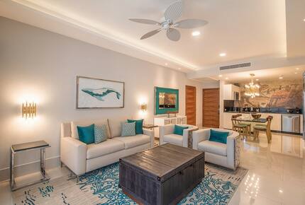 Home exchange in Los Cabos at Garza Blanca Resort, living room seating