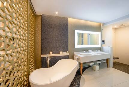 Home exchange in Los Cabos at Garza Blanca Resort, second full bath