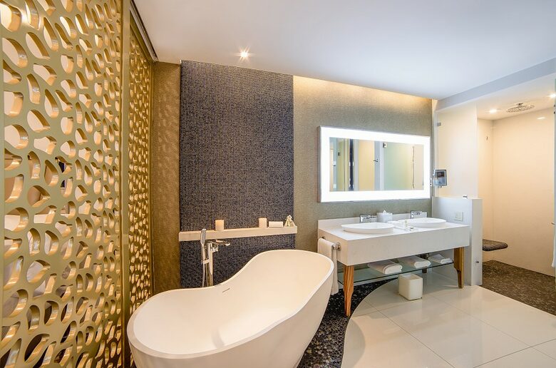 Home exchange in Los Cabos at Garza Blanca Resort, second full bath