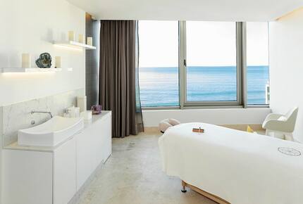 Home exchange in Los Cabos at Garza Blanca Resort, spa massage beds