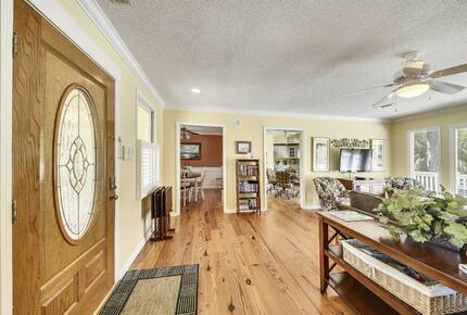 Home Exchange on Hilton Head Island, SC, entry into the family room