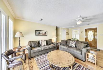 Home Exchange on Hilton Head Island, SC, family room with flat screen