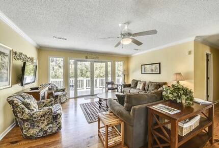 Home Exchange on Hilton Head Island, SC, family room with deck access