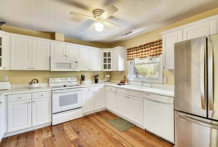 Home Exchange on Hilton Head Island, SC, sunny kitchen