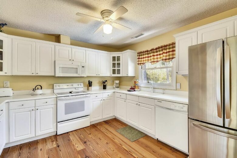 Home Exchange on Hilton Head Island, SC, sunny kitchen