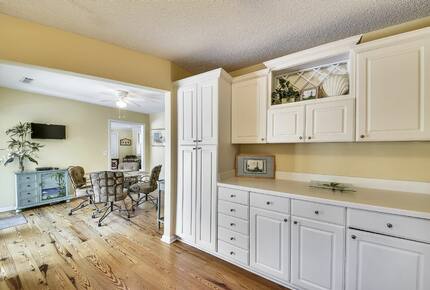 Home Exchange on Hilton Head Island, SC, second tv in dining room