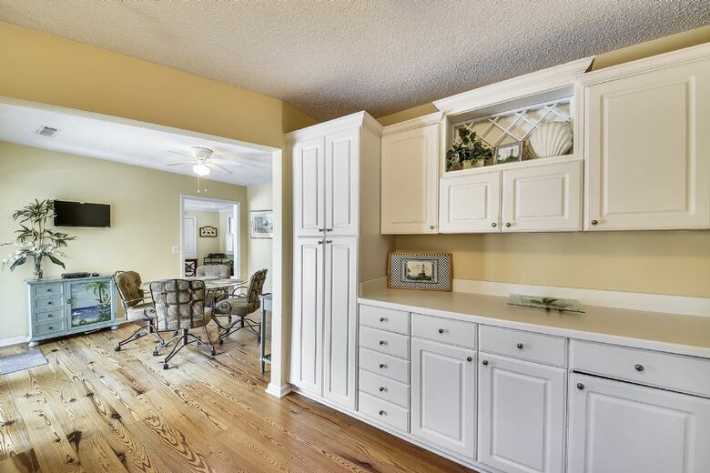 Home Exchange on Hilton Head Island, SC, second tv in dining room