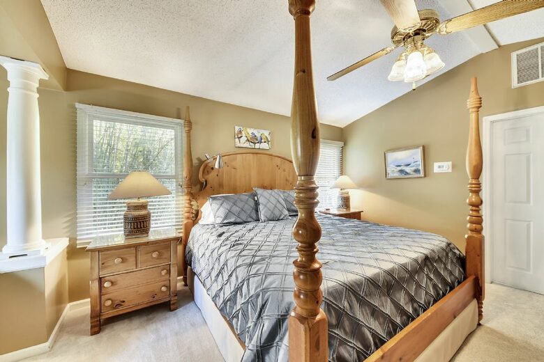 Home Exchange on Hilton Head Island, SC, master suite with four poster