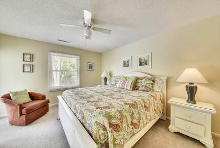 Home Exchange on Hilton Head Island, SC, guest bedroom with king bed