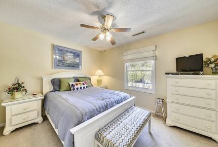 Home Exchange on Hilton Head Island, SC, guest bedroom with queen bed
