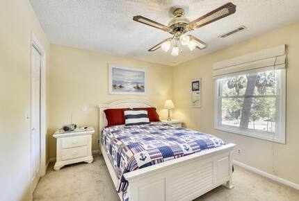 Home Exchange on Hilton Head Island, SC, guest bedroom with queen bed