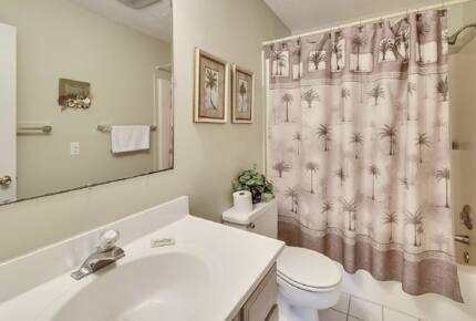 Home Exchange on Hilton Head Island, SC, guest bathroom 1