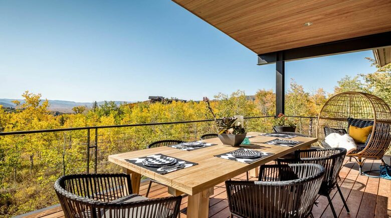 Outdoor dining with mountain views