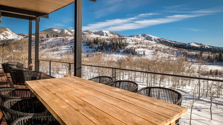 Outdoor dining with mountain views