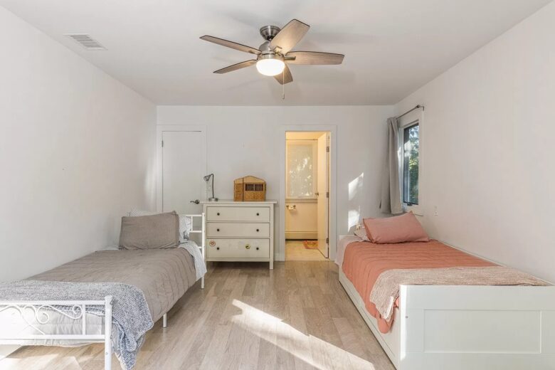 Home Exchange in Sag Harbor, NY guest bedroom with twin beds