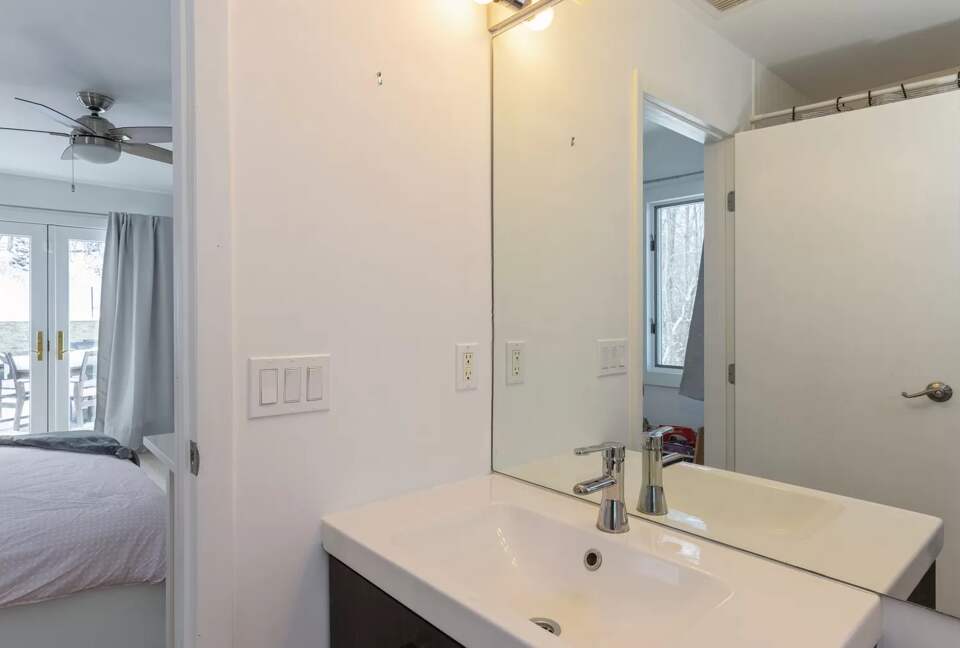 Home Exchange in Sag Harbor, NY en suite bathroom