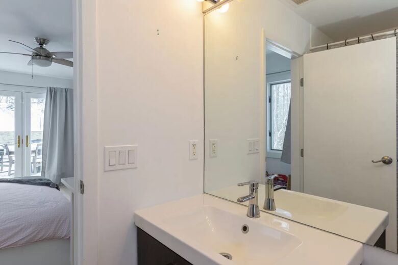 Home Exchange in Sag Harbor, NY en suite bathroom