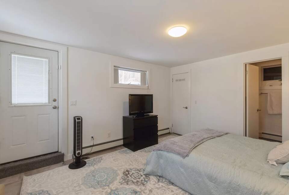 Home Exchange in Sag Harbor, NY guest bedroom downstairs