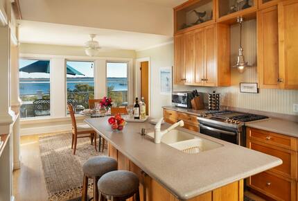 Home Exchange in Chincoteague, VA upgdated kitchen with a view