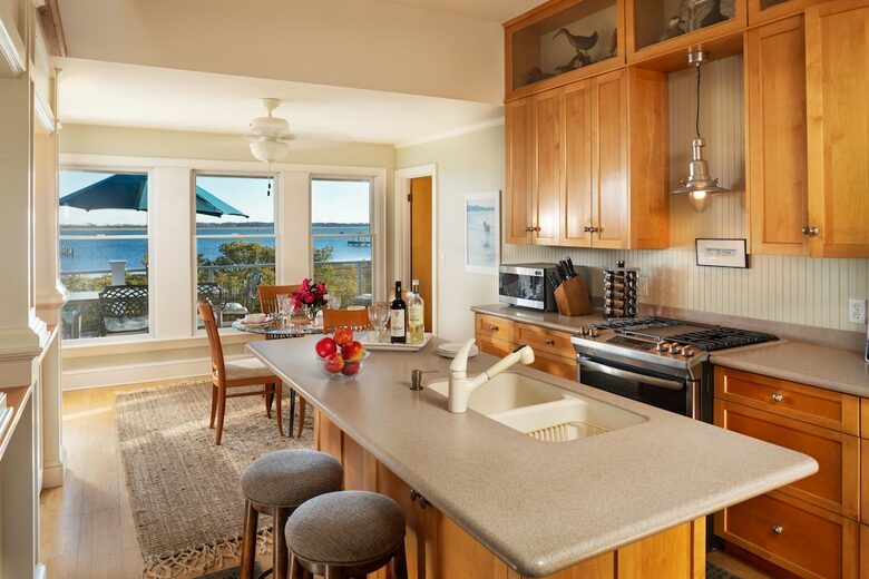 Home Exchange in Chincoteague, VA upgdated kitchen with a view