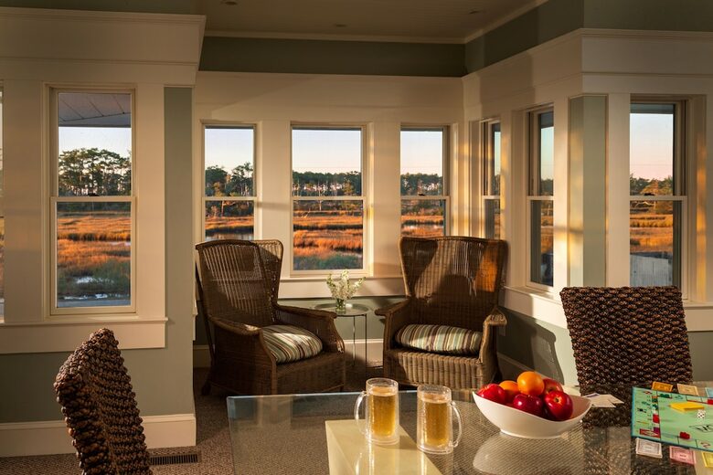 Home Exchange in Chincoteague, VA charming nook off dining room