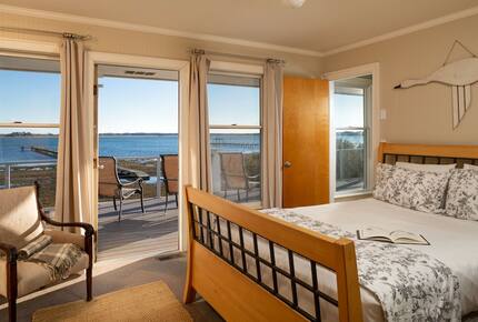 Home Exchange in Chincoteague, VA guest bedroom with water views