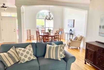 Home Exchange in Estill Springs, TN bright and welcoming dining room